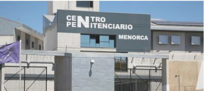 Dos funcionarios, agredidos por un interno en la c&aacute;rcel de Menorca