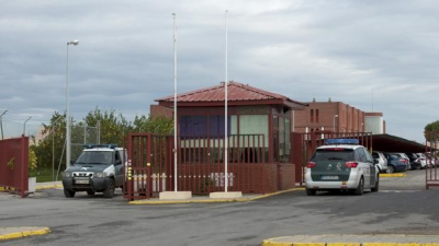 Un preso de Sevilla I agrede a cuatro funcionarios, mordiendo a uno de ellos