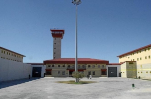 Un interno de la c&aacute;rcel de Villena agrede y hiere a seis funcionarios en el C.P de Villena