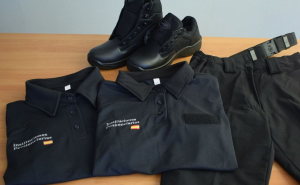 QUEJA ante la falta de entrega del uniforme obligatorio a los funcionarios y funcionarias que deben usarlo