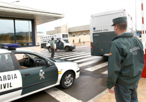 De baja dos funcionarios tras el ataque de un preso en Alboc&agrave;sser