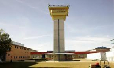 Un preso de Zuera quema un colch&oacute;n de su celda y lo llevan al hospital