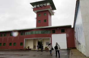 Dos funcionarios salvan la vida de los presos m&aacute;s peligrosos de Teixeiro