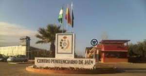 Un antiguo recluso agrede a un funcionario de prisiones al reconocerlo en un bar