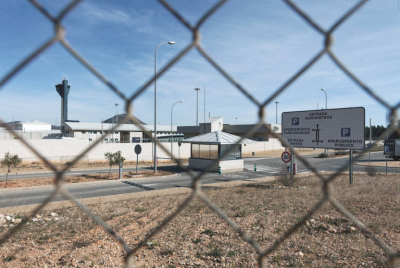 Los sindicatos Acaip y Csif denuncian al director de la c&aacute;rcel de Alboc&agrave;sser por la falta de EPI